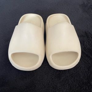 Kids Yeezy Slides